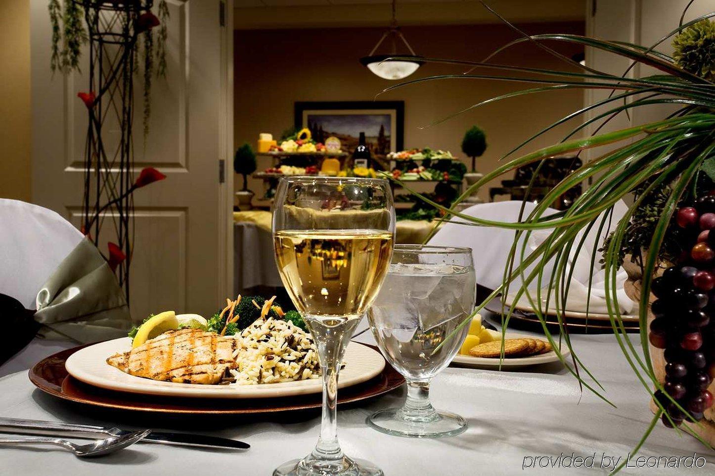 Hilton Garden Inn Tri-Cities/Кенневік Ресторан фото