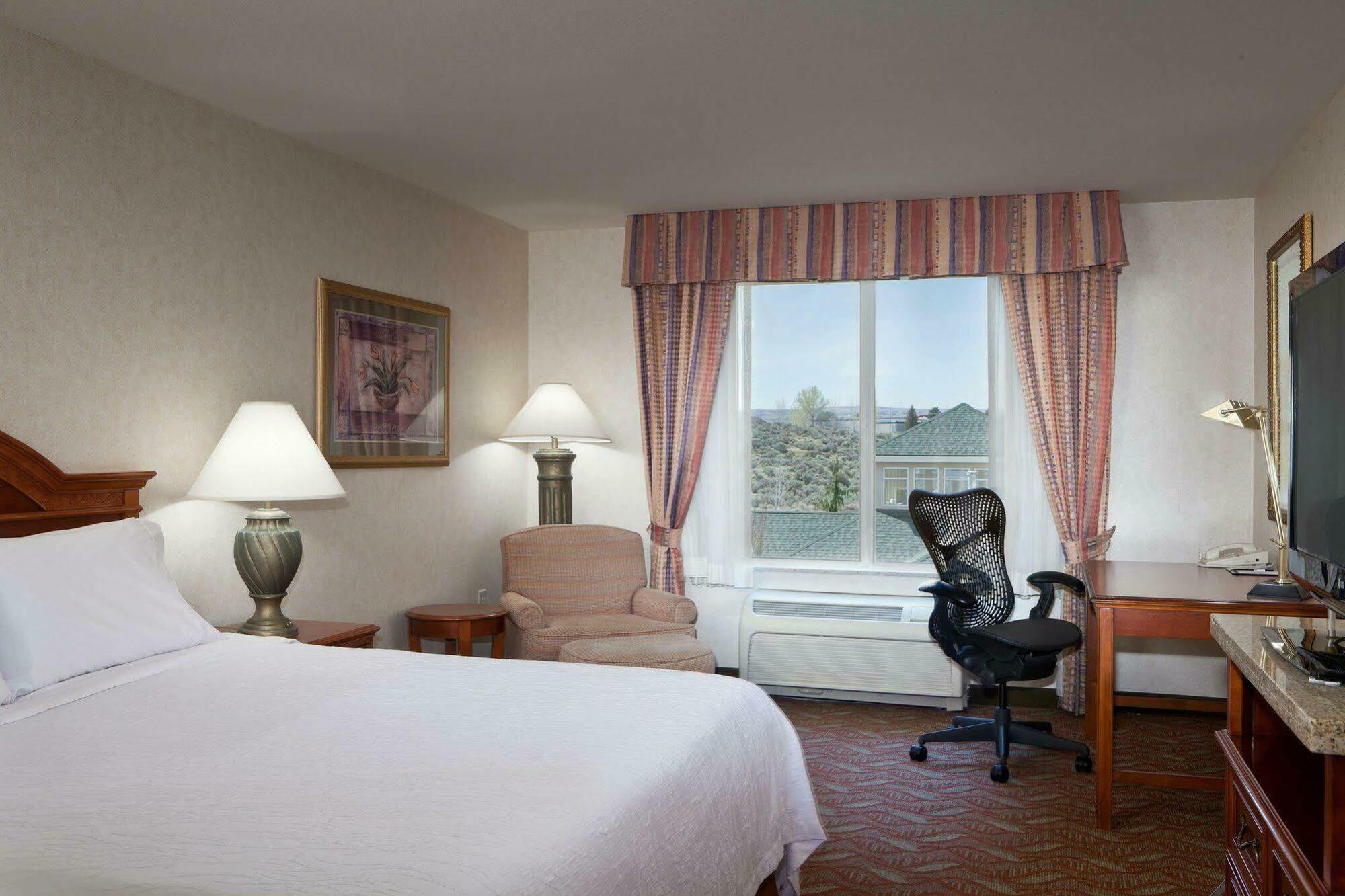Hilton Garden Inn Tri-Cities/Кенневік Екстер'єр фото